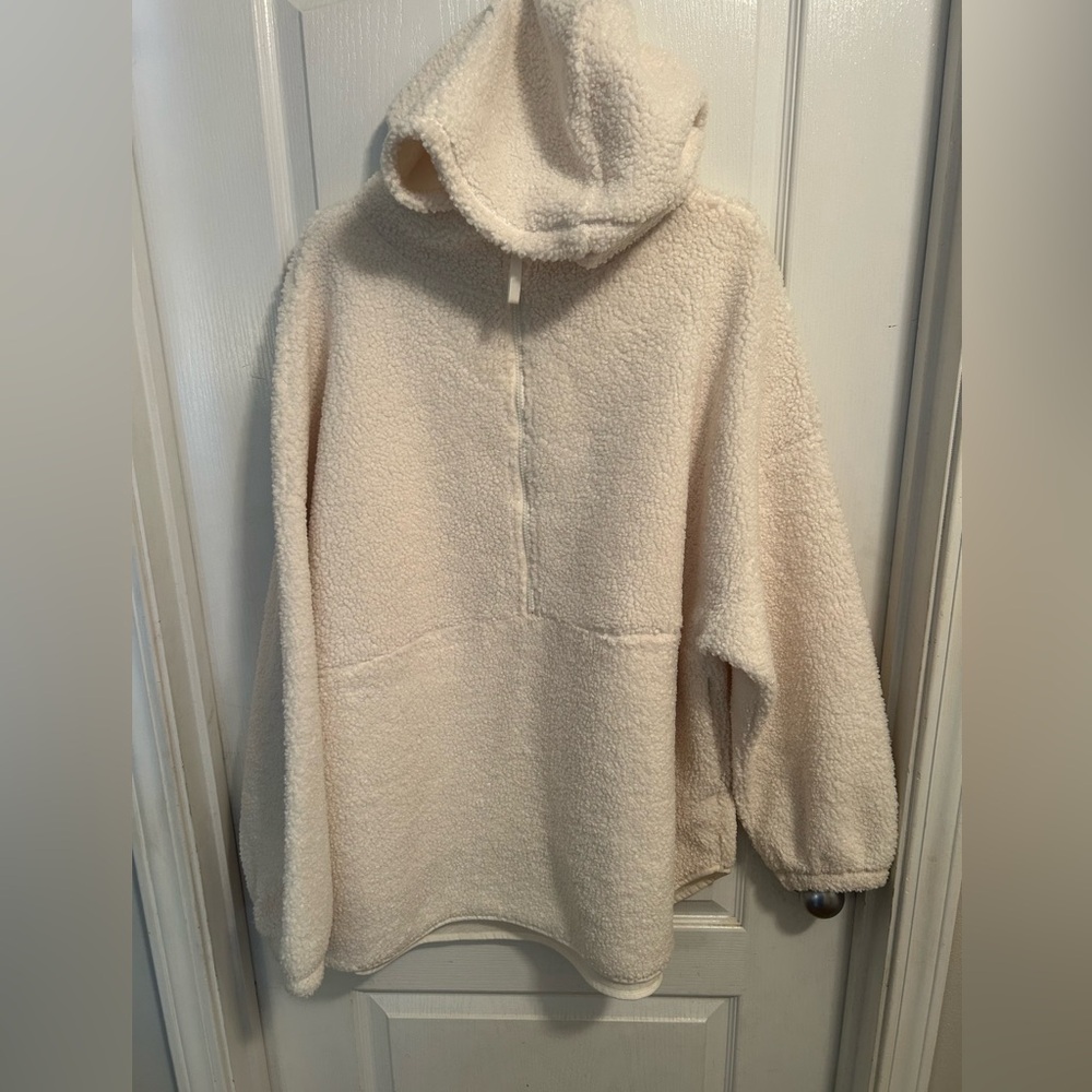 Old Navy cream colored Sherpa pullover size 3x. Worn once EUC